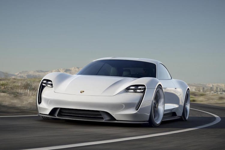 Ngay từ cái nhìn đầu tiên,  Porsche Mission E Concept đã gây ấn tượng bởi vẻ đẹp "không tì vết" và cực kỳ uyển chuyển của xe.